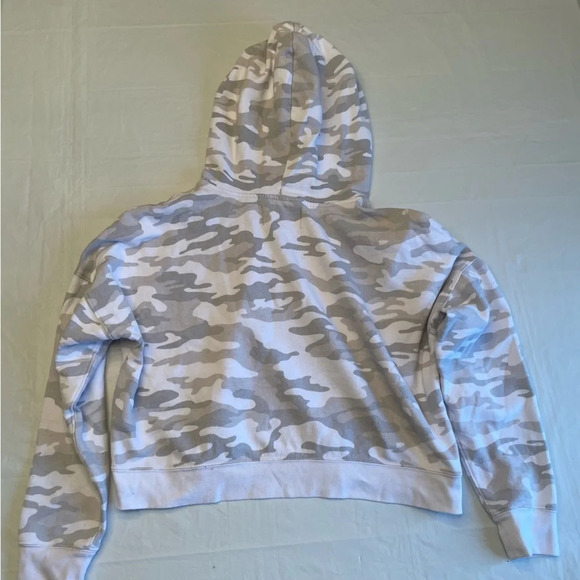 🌿 Calvin Klein Jeans Camo Crop Hoodie - Woman’s Size Medium 🌈 - Picture 8 of 11